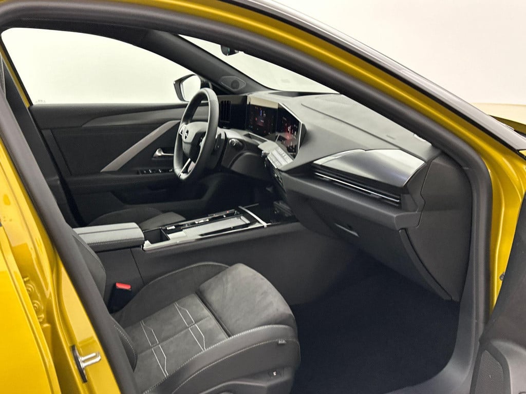 Opel Astra 1.6 turbo plug in hybrid ultimate | voorraadmodel | snel rijden 