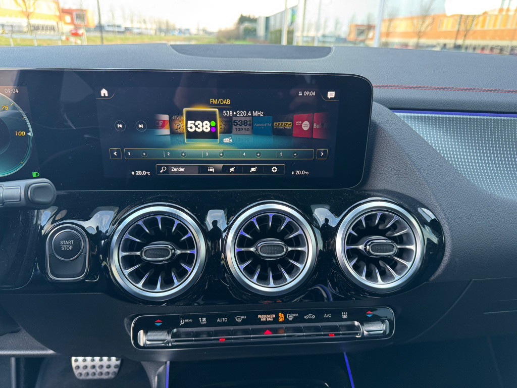 Mercedes-Benz Eqa 250 amg line 67 kwh automaat , night-pakket
