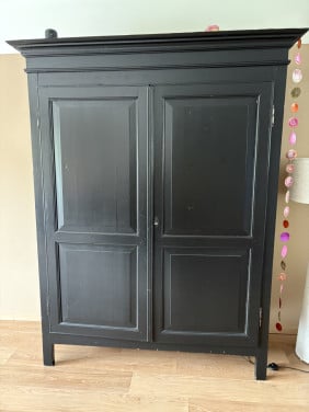 Grote oude wandkast