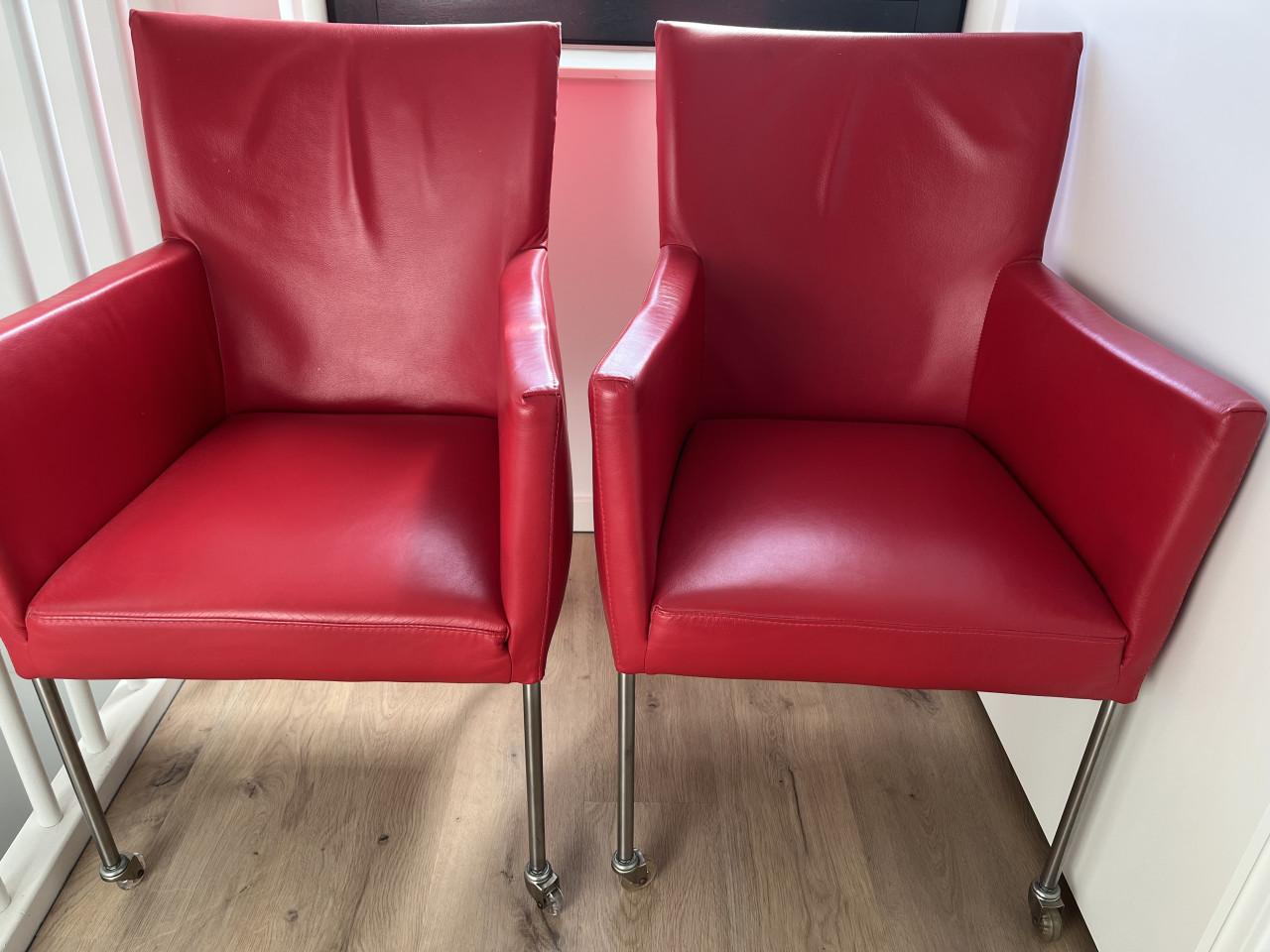 Twee Creafort fauteuils rood leder