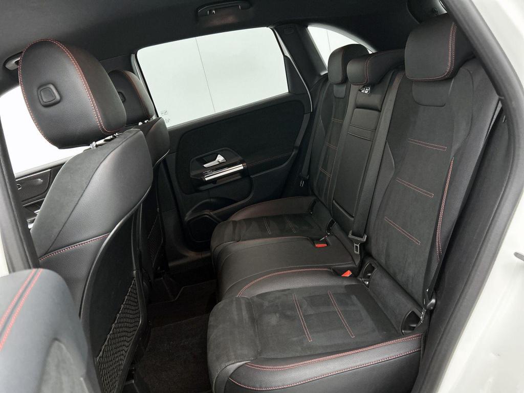 Mercedes-Benz B-Klasse 200 business solution amg | automaat | apple carplay