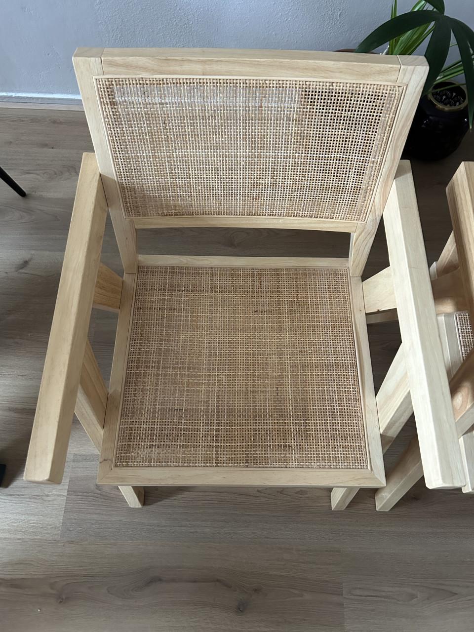 2 rotan stoelen
