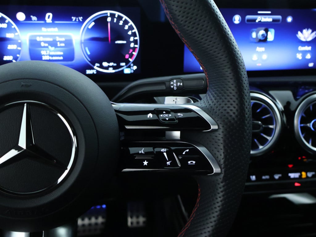 Mercedes-Benz Cla 250 e amg plug-in hybride | dodehoek detector | elektrisc