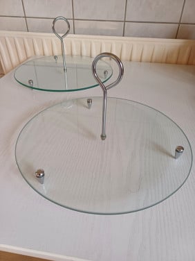 2 glazen presenteer /serveerborden samen 5,00