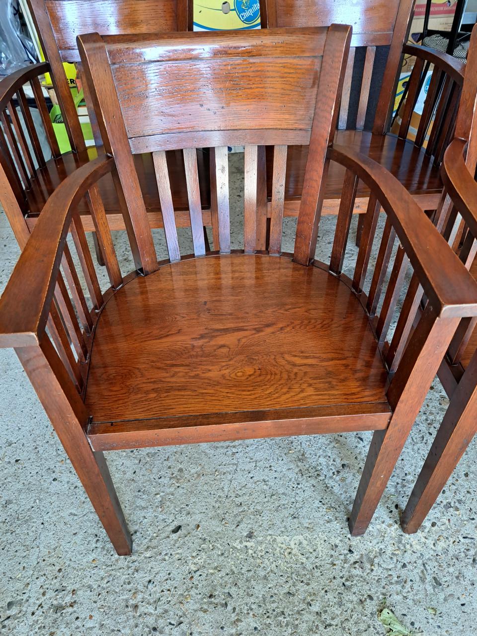 Te koop 5 houten eetkamer stoelen