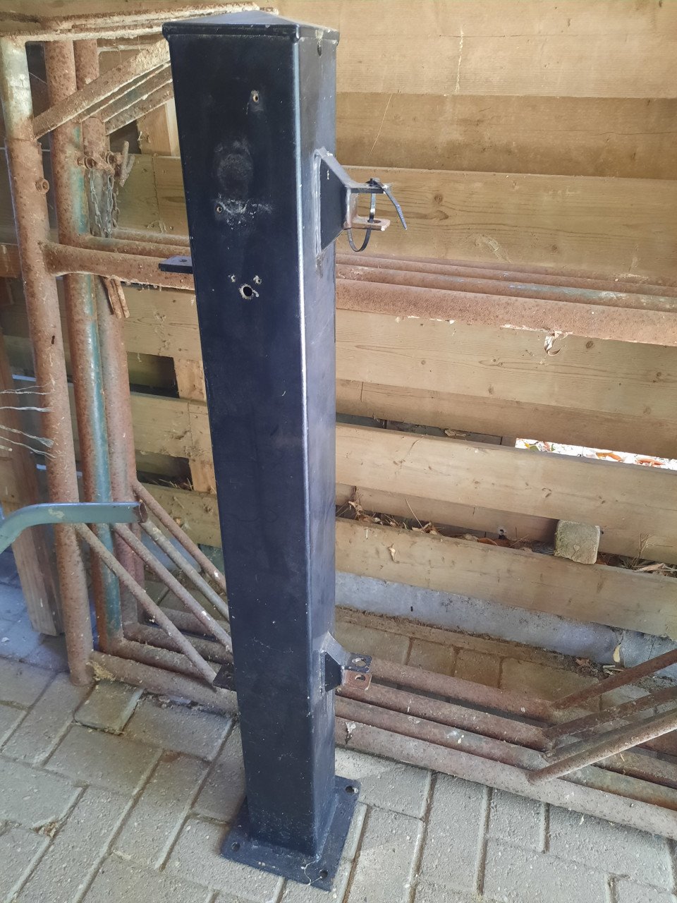 Prachtige draaipoort en sierhekwerk gegalvaniseerd en gepoedercoat zwart