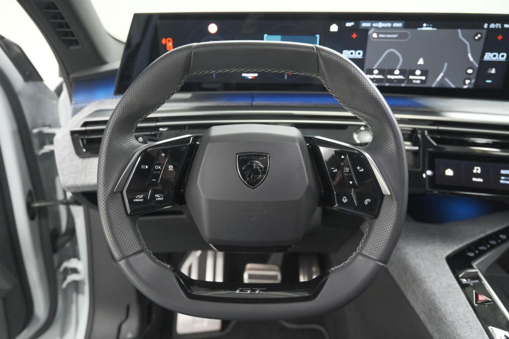 Peugeot 3008 1.2 hybrid 136 gt | panoramadak | focal audio | alcantara exec