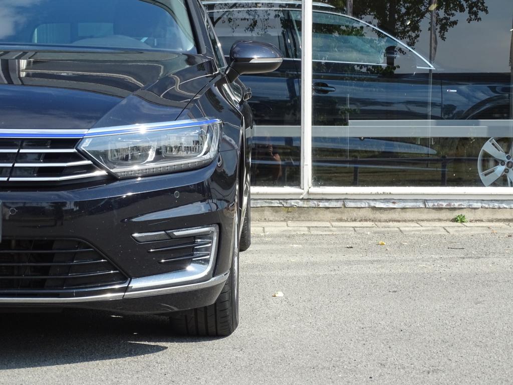 Volkswagen Passat variant 1.4 tsi gte connected series plus | pano | trekha