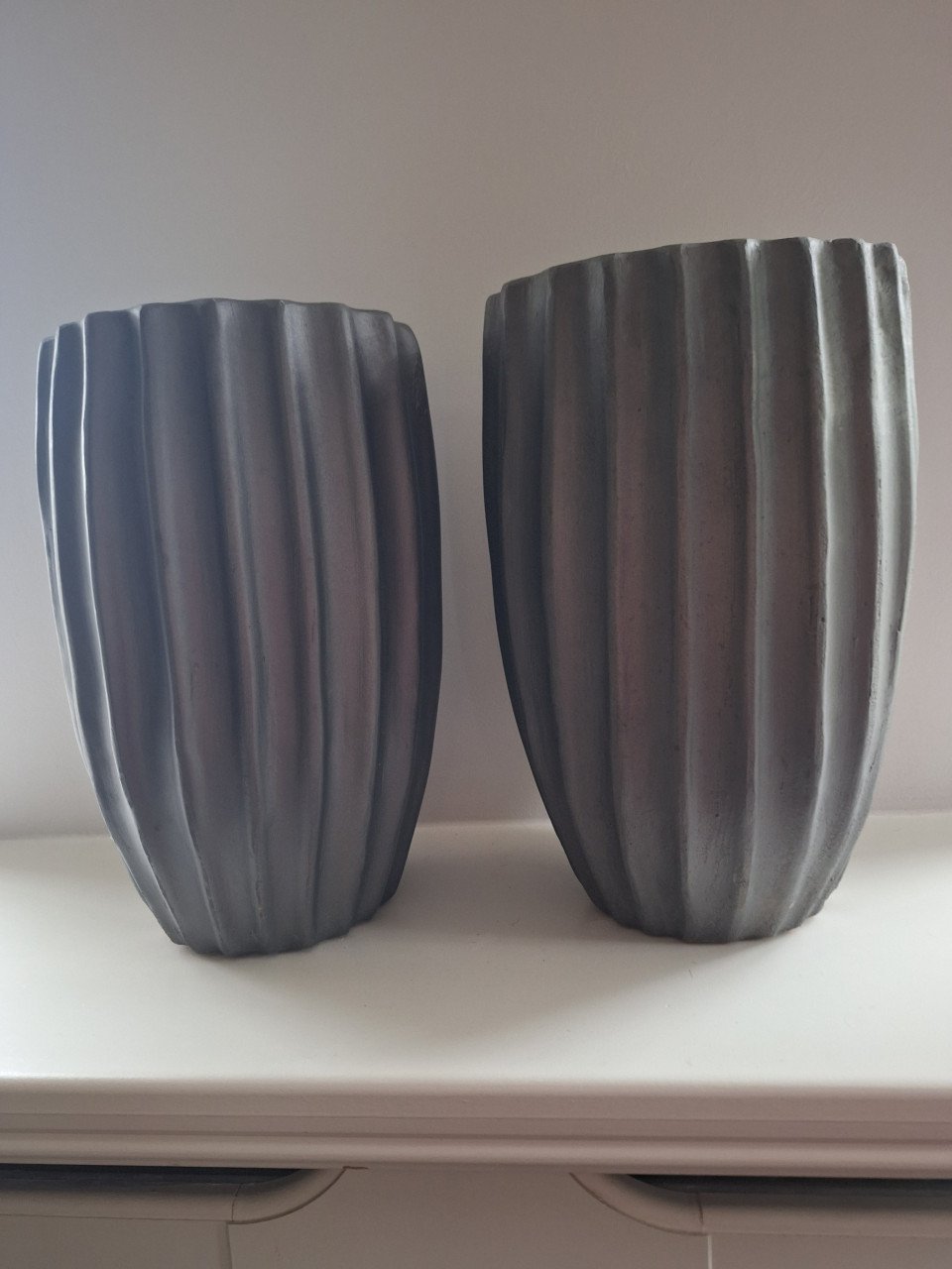 2 identieke hoge bloempot
