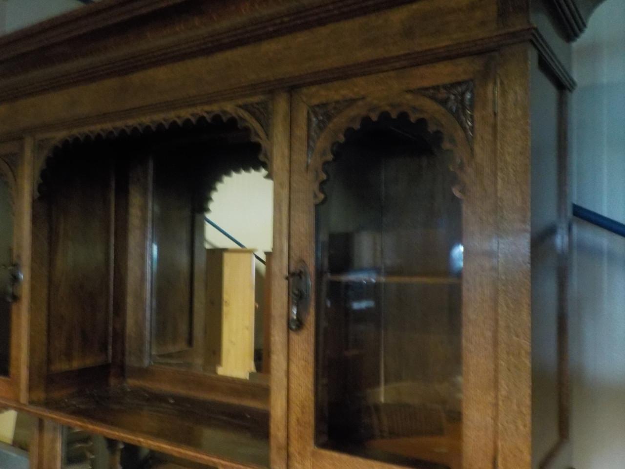 In zeer goede staat een juweeltje van een antieke kast