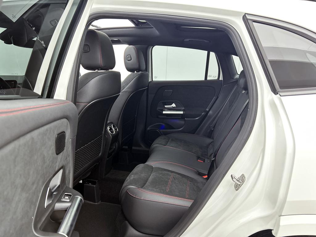 Mercedes-Benz Gla-klasse 180 business solution amg | premium plus pakket | 