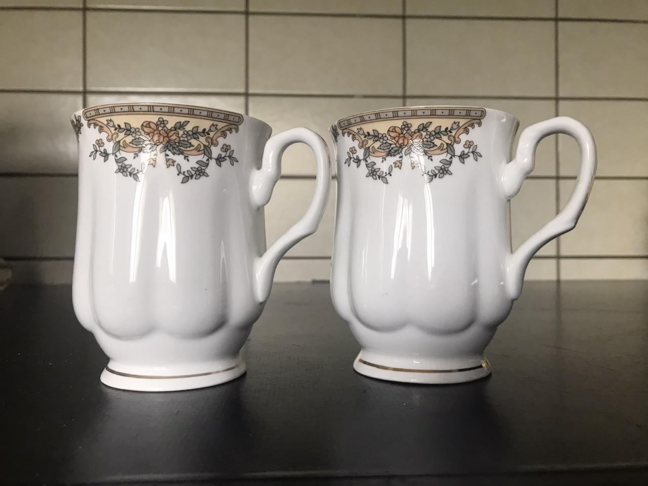 2 porseleinen mokken