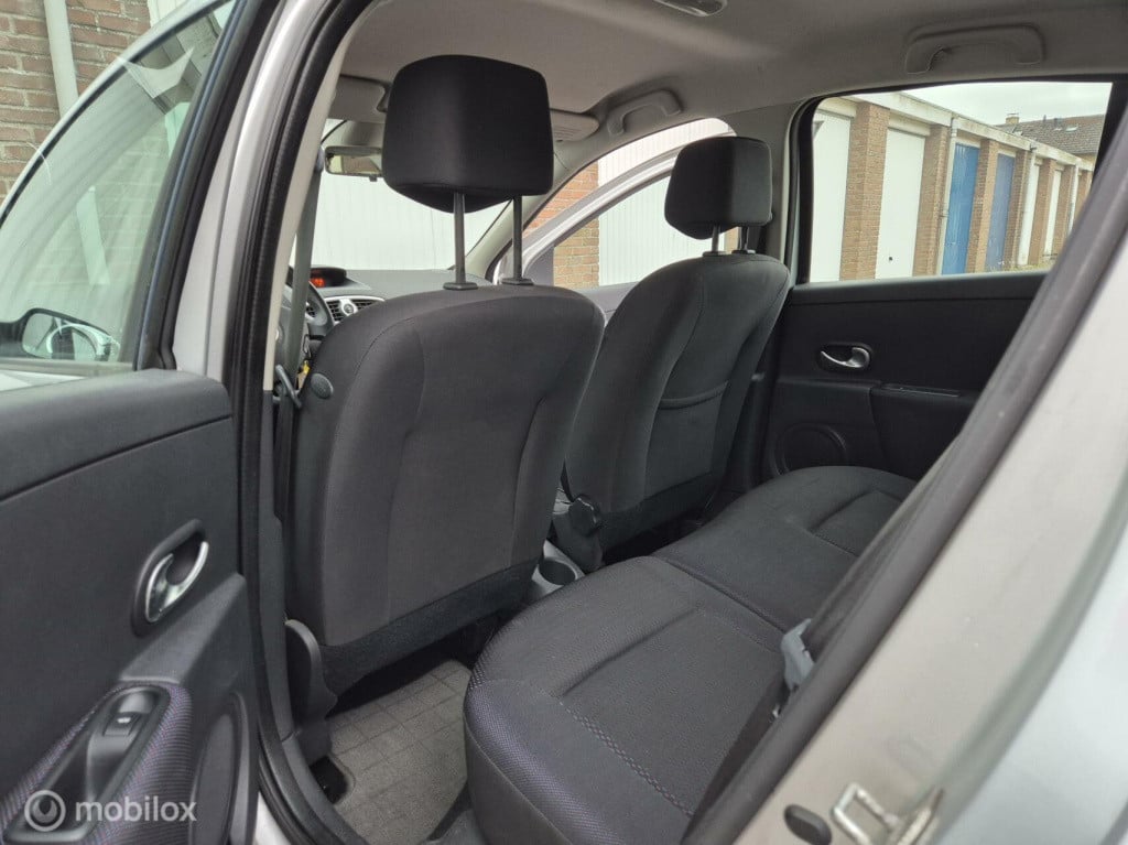 Renault Clio 1.6-16v dynamique / origineel nl / 5- deurs / airco / cruiseco