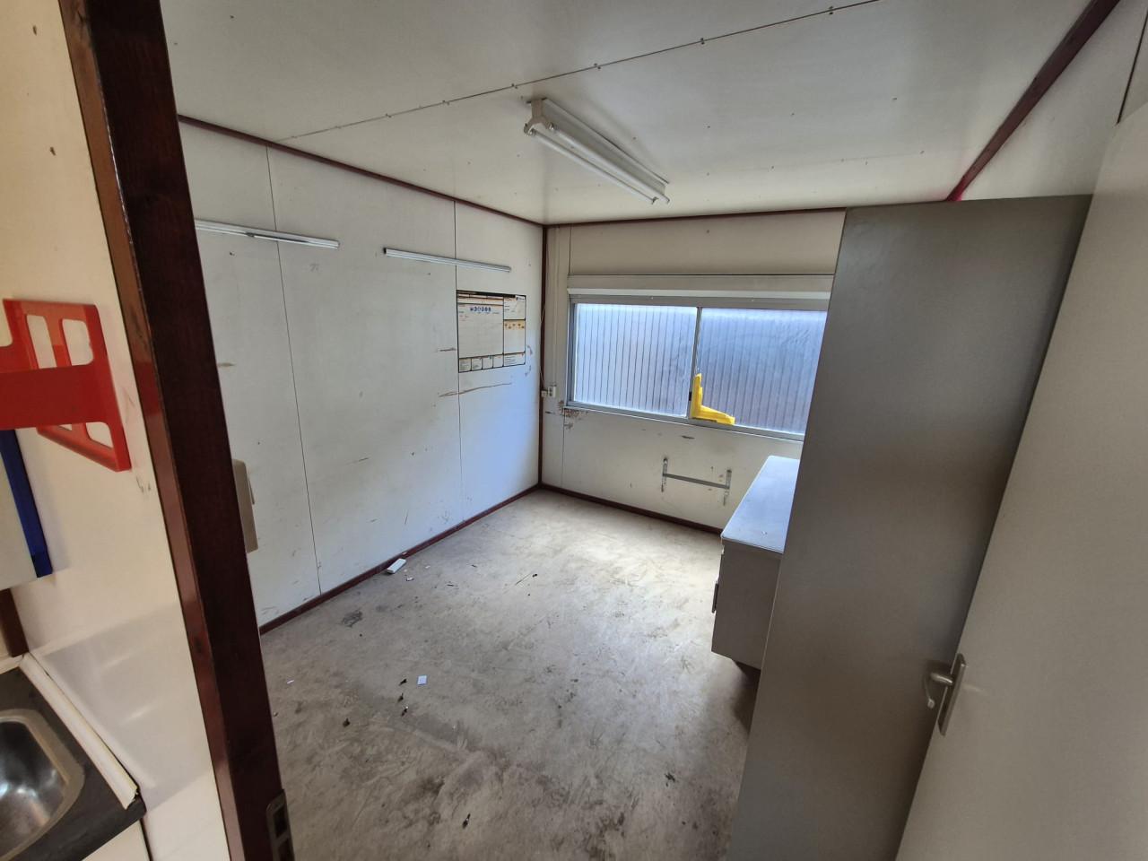 Kantoorunit / bouwkeet / woonunit met keuken en toilet 6x3m