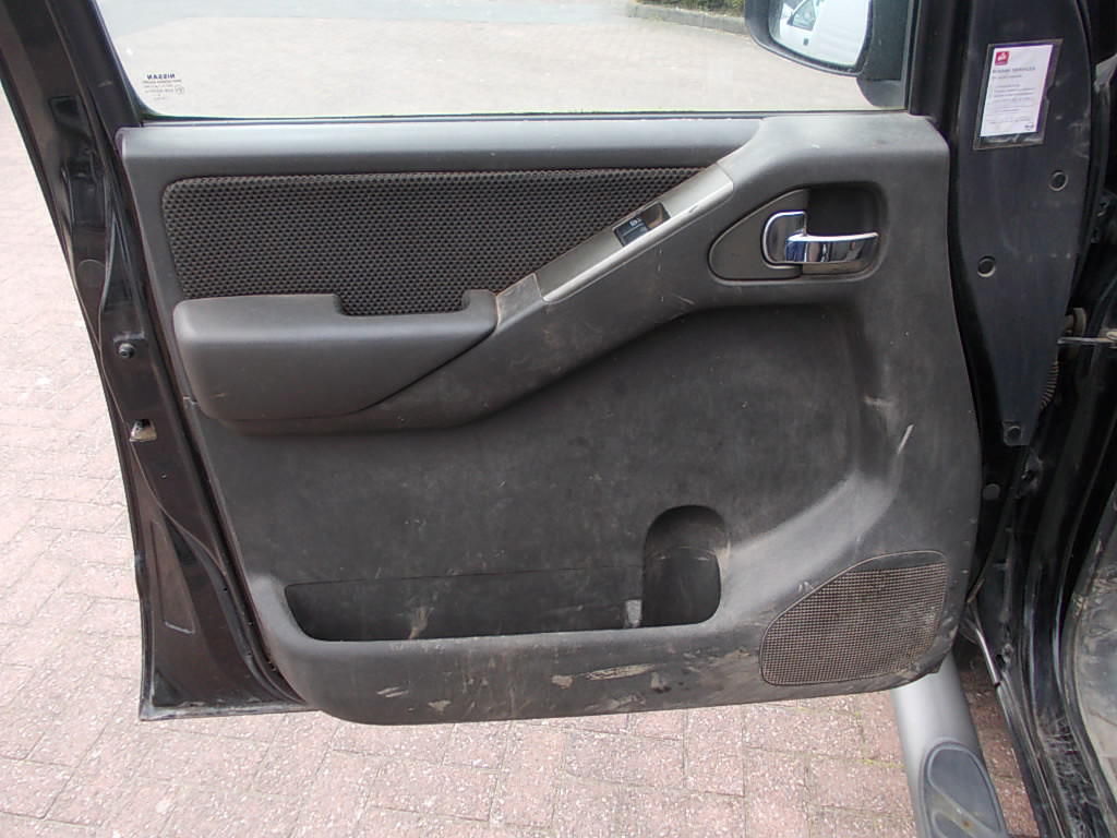 Nissan Navara 2.5 dci 4wd bj. 2010 motor defect!! export