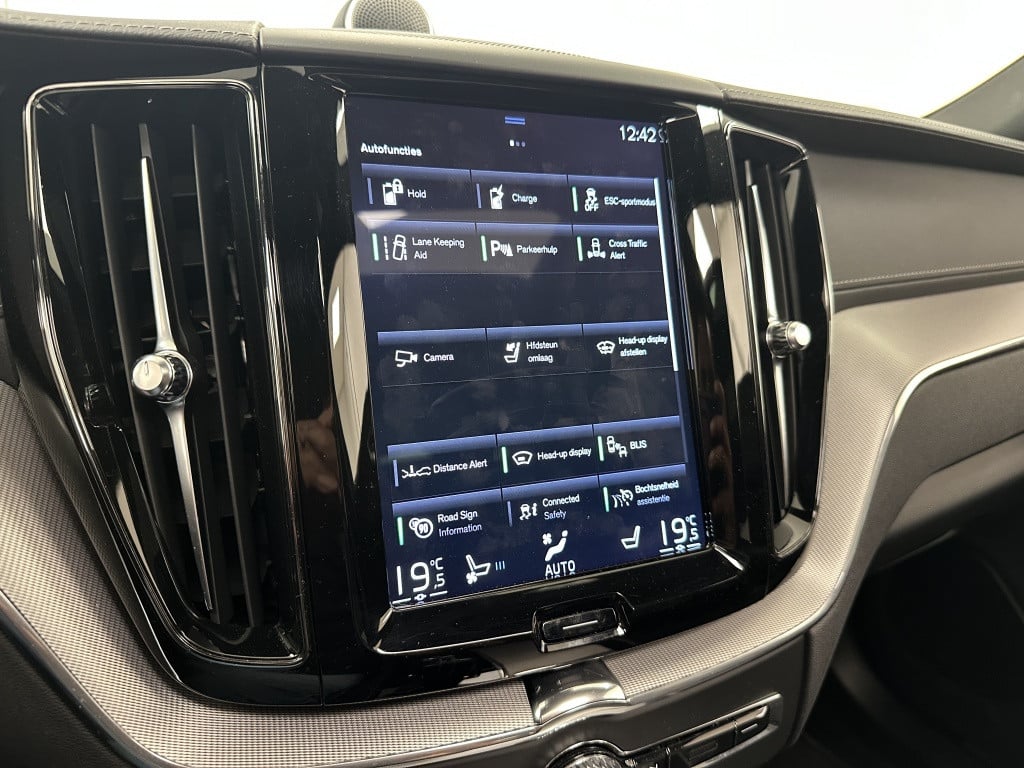 Volvo XC60 2.0 t8 awd recharge r-design | luchtvering | b&w | nappaleder |