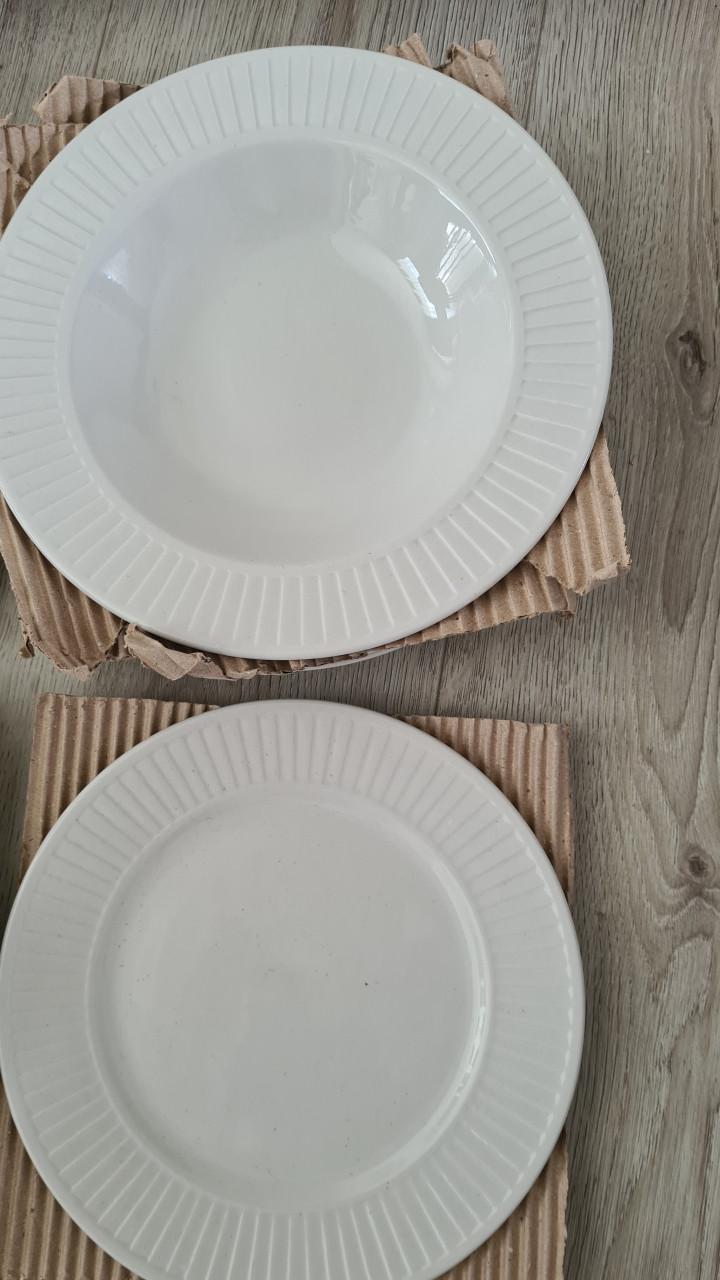 Nieuw in doos Set 4X diepe borden-4X onbijtborden