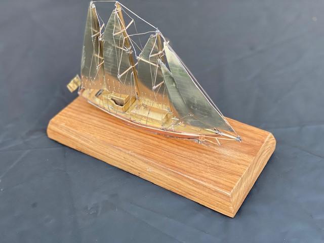 Schitterend handgemaakt model van de Eendracht in koper/messing/cunifer