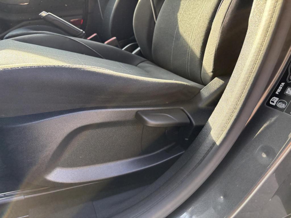 Ford Fiesta 1.1 trend navigation pack + trekhaak, nl-auto!