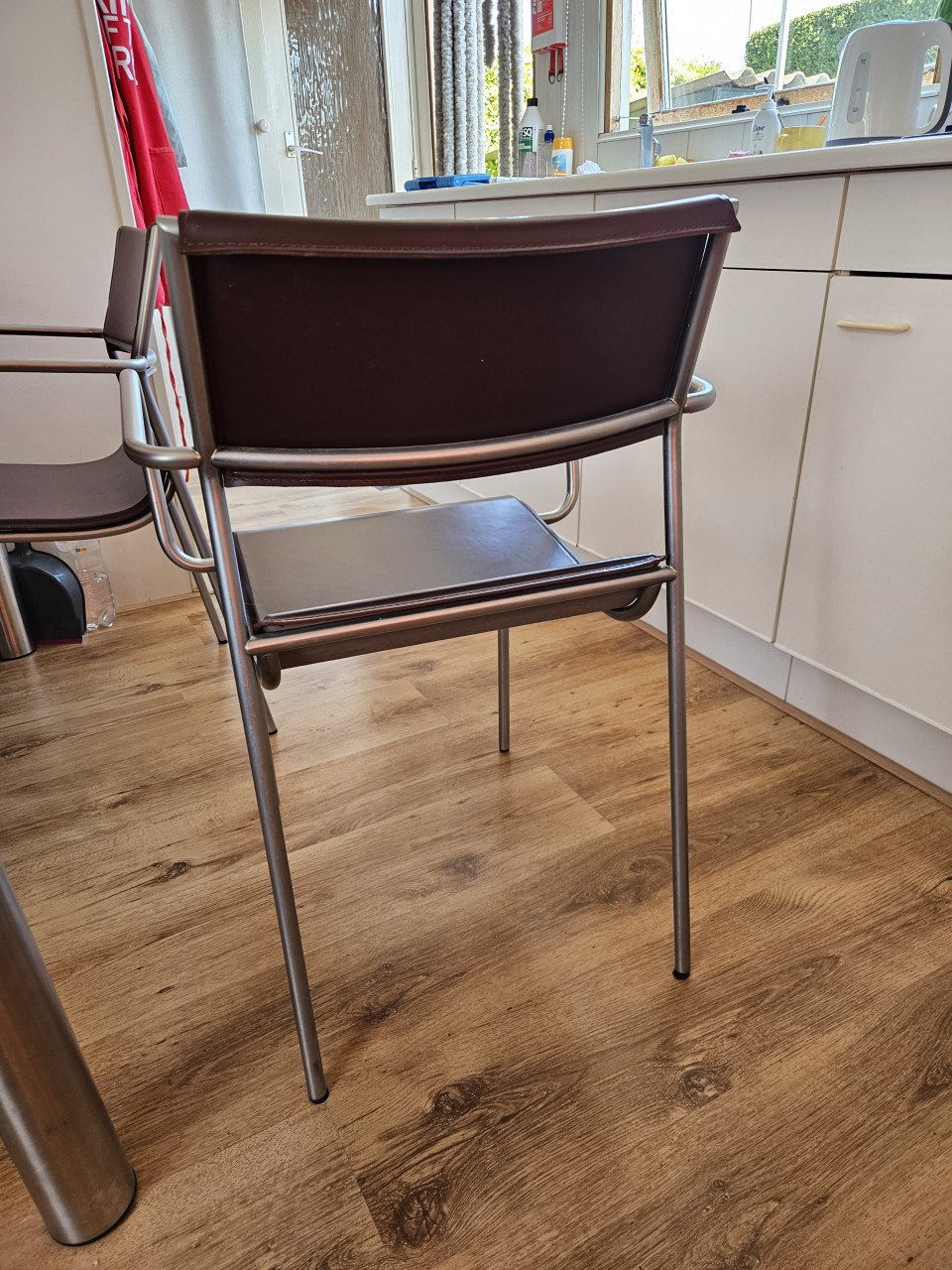 4 RVS en lederen eetkamerstoelen