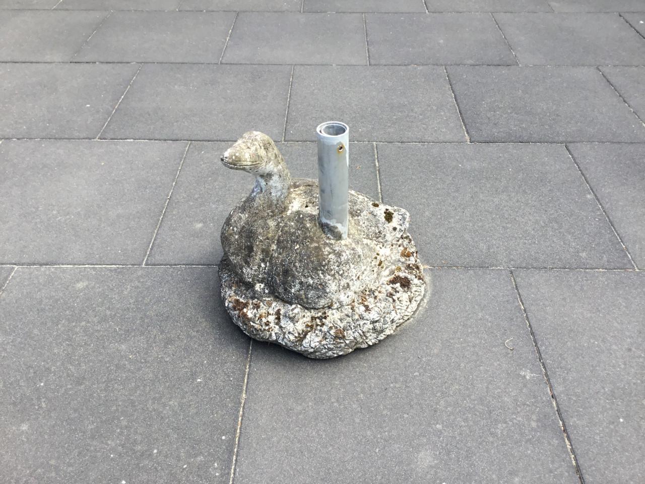 Parasolvoet.  Beton