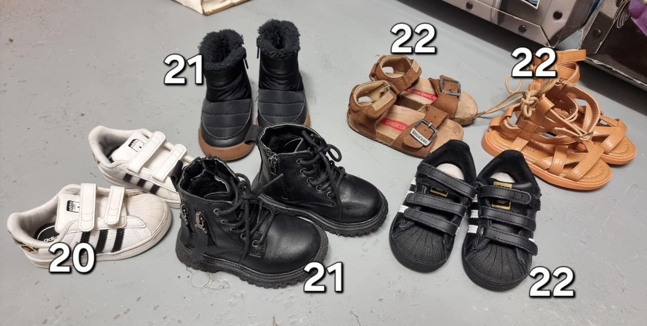 Diverse kinderschoenen maat 20, 21 en 22