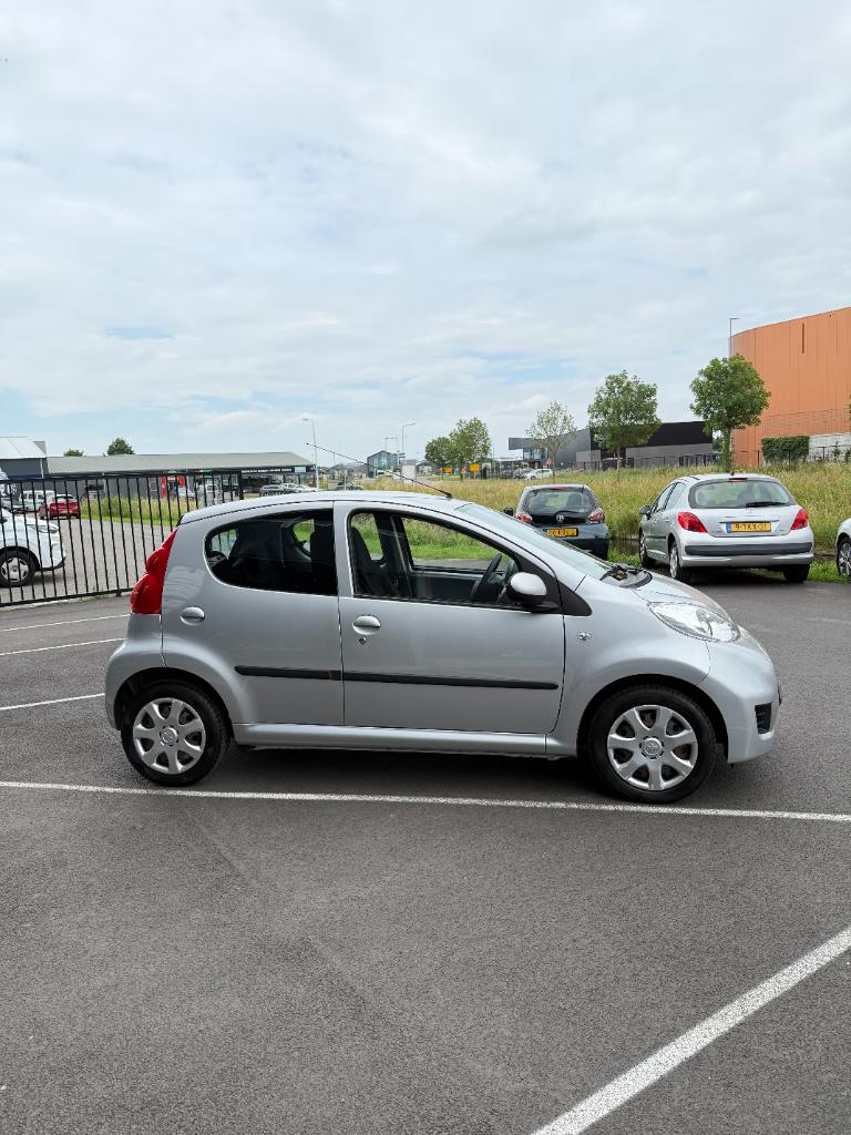 Peugeot 107 1.0-12v xs - 5drs - airco