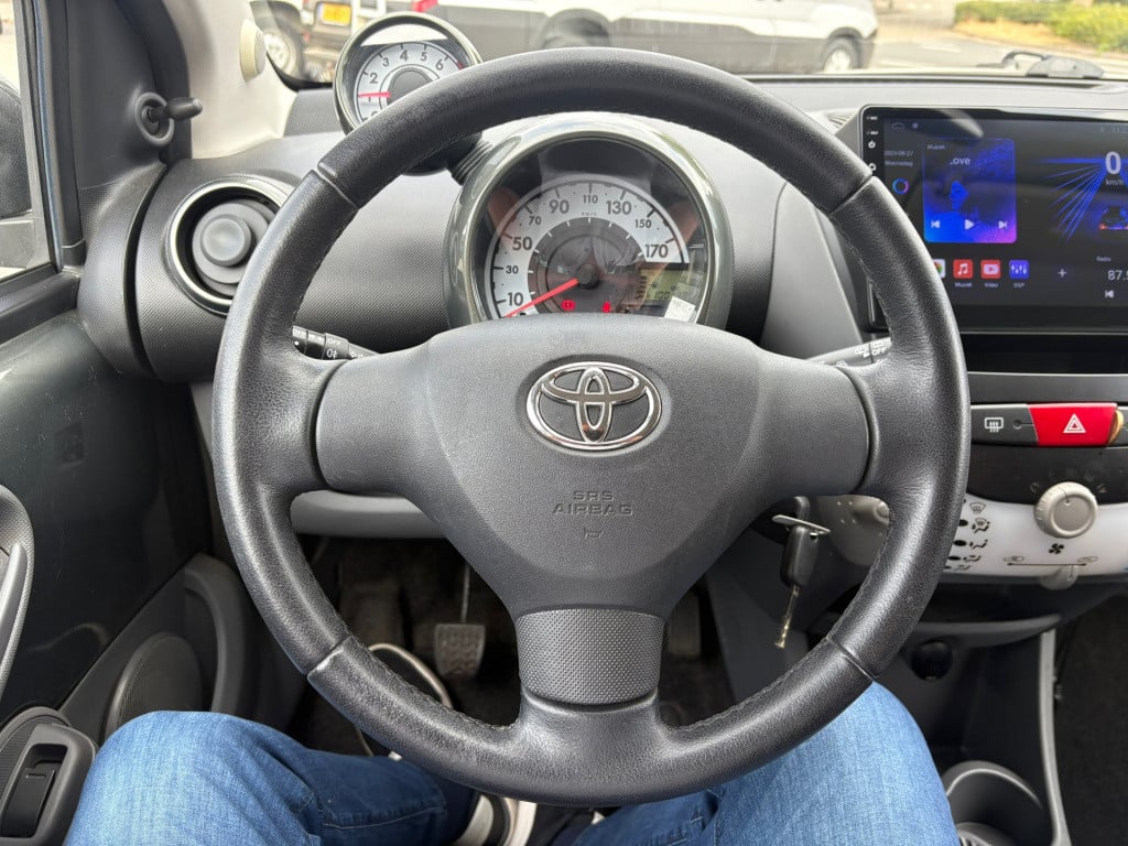 Toyota Aygo 1.0-12v aspiration green