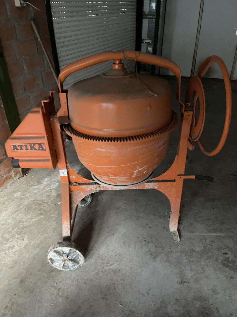 Stuka Profi Betonmolen, 1 keer gebruikt t.e.a.b. moet weg. Tel 0683820917