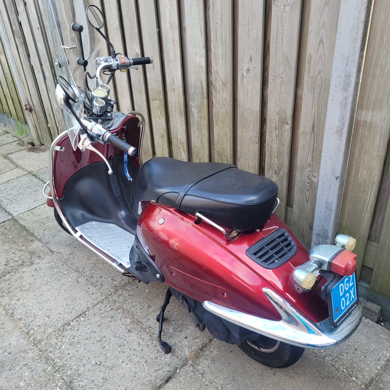 Leuke retro snor scooter