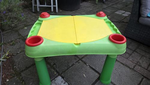 Zand- en watertafel met deksel