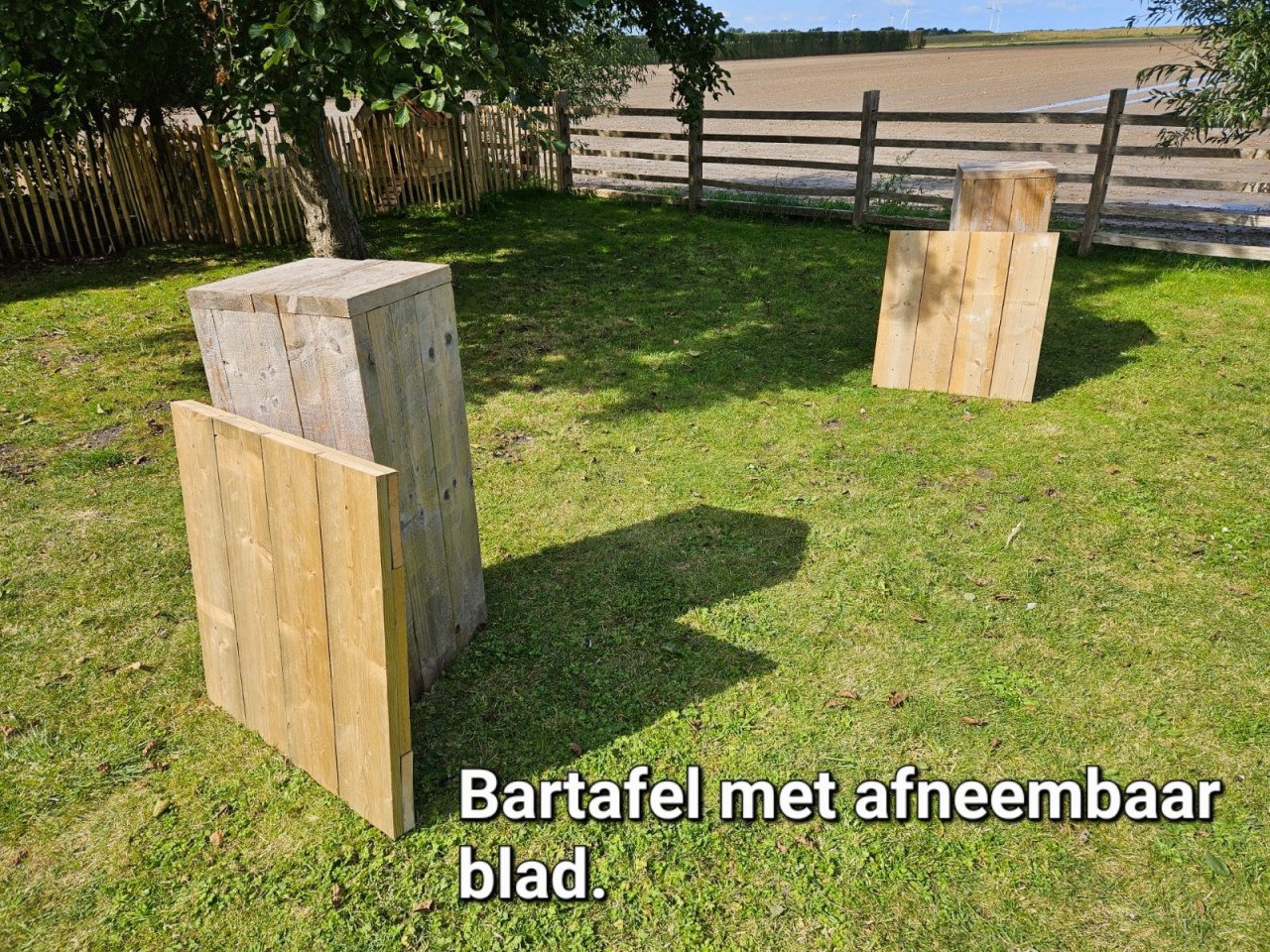 Bartafel, statafel 2 stuks van steigerhout met afneembaar blad.