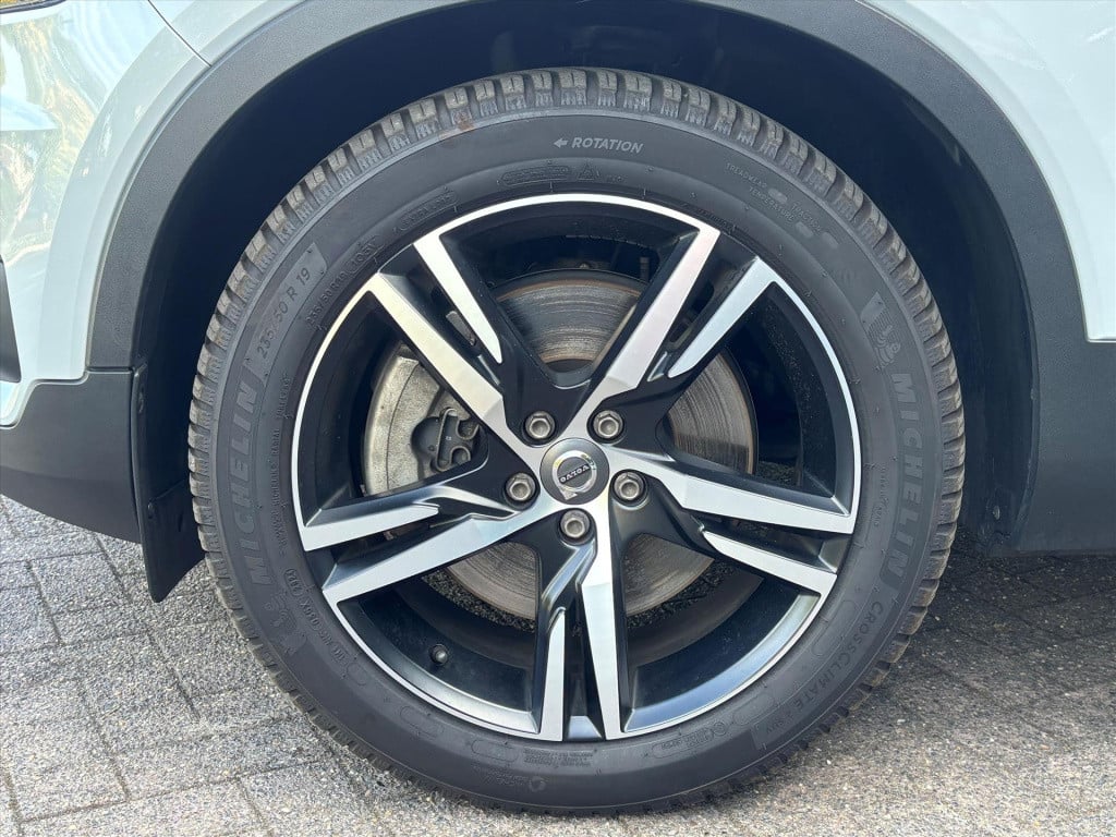 Volvo XC40 1.5 t5 recharge r-design|bliss|panoramadak|memorystoelen|stuur-s