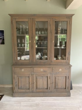 Houten vitrinekast