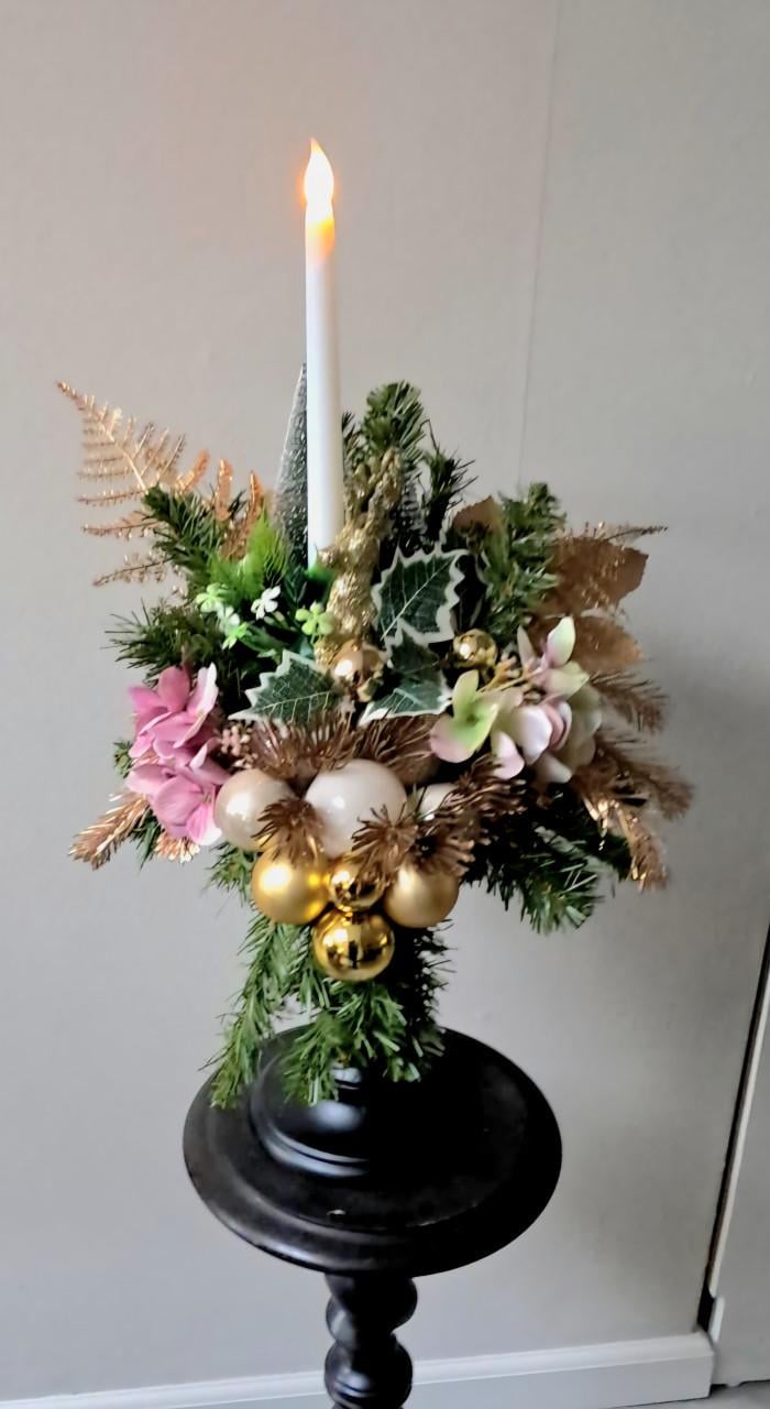 Kerst kunstbloemstuk