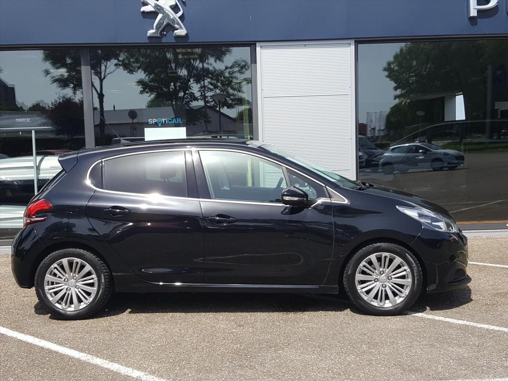 Peugeot 208 blue l. allure 1.5 bluehdi-100pk apple carplay & android auto |