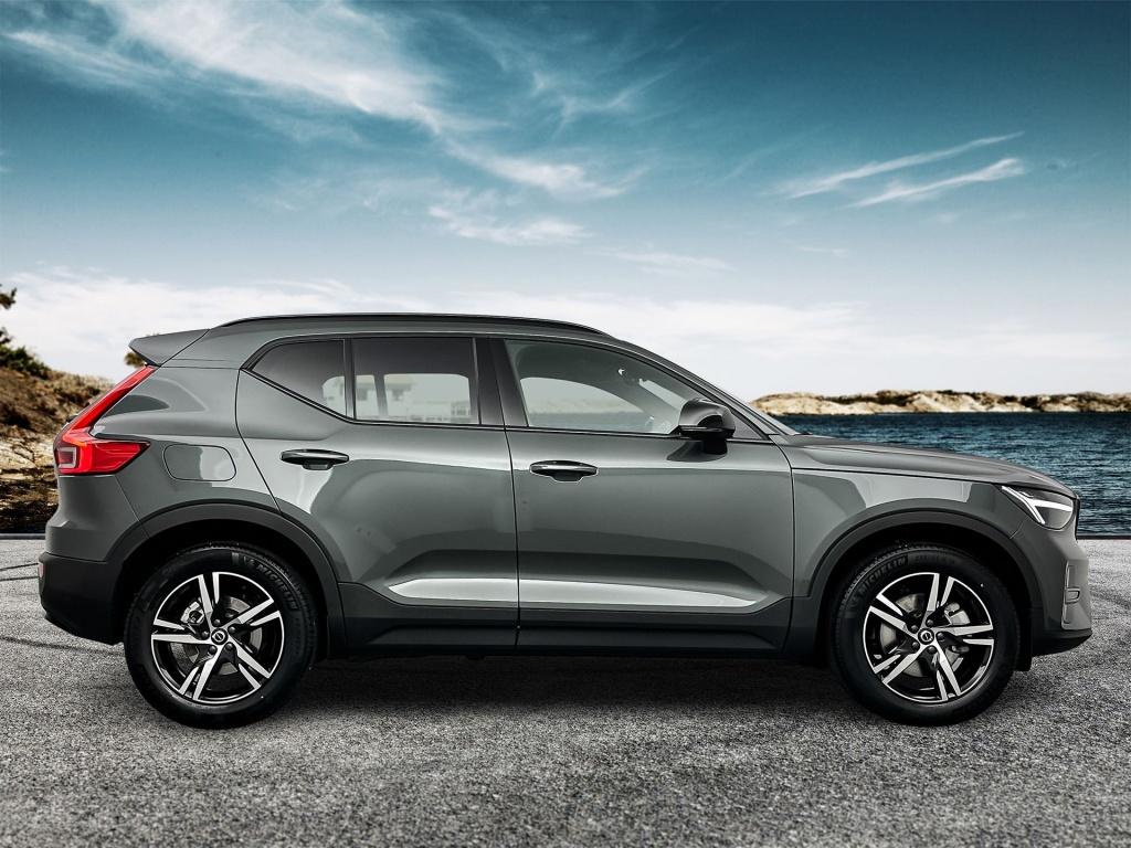 Volvo XC40 b4 197pk plus dark| camera| trekhaak| adap.cruise| h&k audio