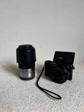 Sony a5100 DSLR/systeemcamera inc kitlens en zoomlens in perfecte staat