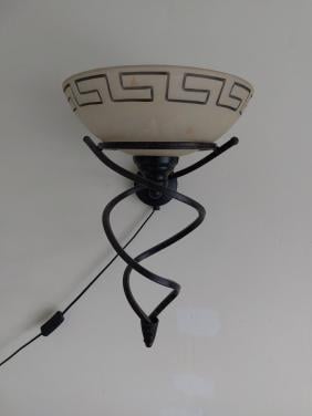 Wandlamp in griekse stijl. gratis af te halen