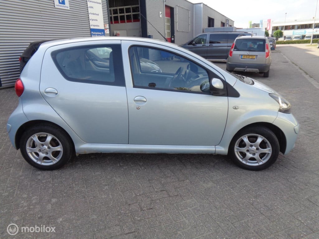 Toyota Aygo 1.0-12v + stuurbekr.lm velgen nieuwe apk mee neemprijs