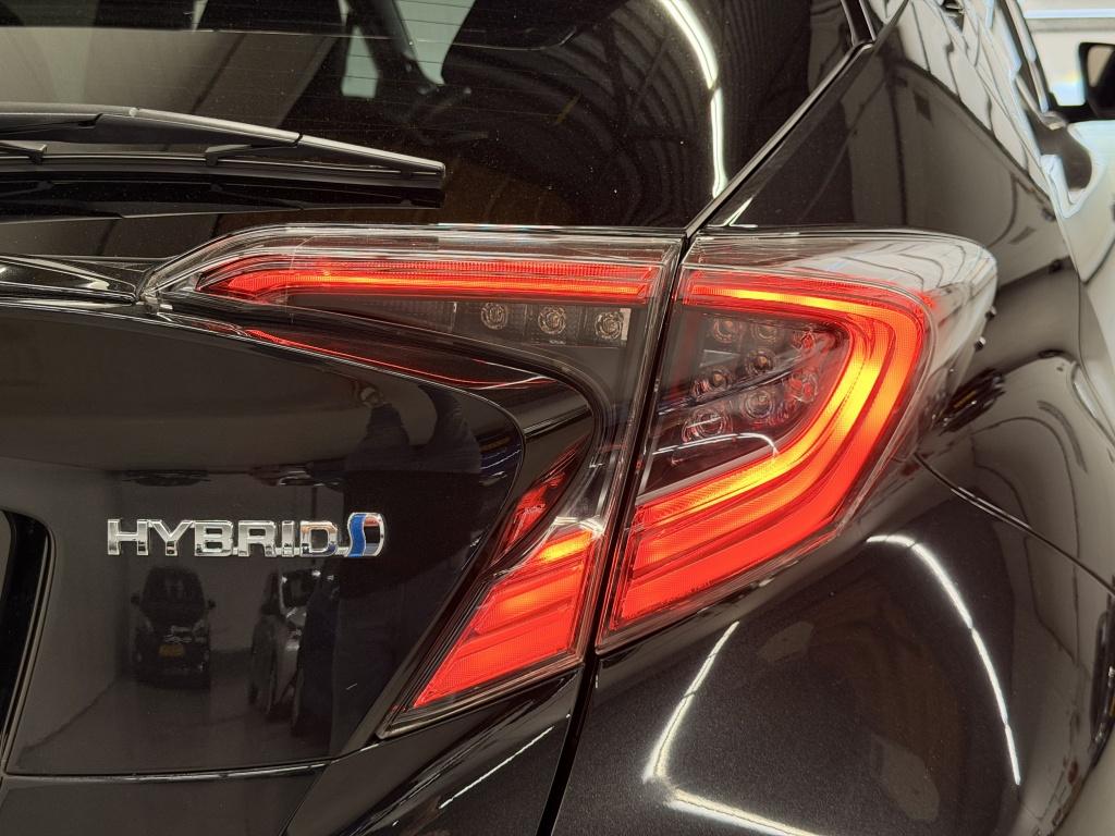 Toyota C-hr 1.8 hybrid executive