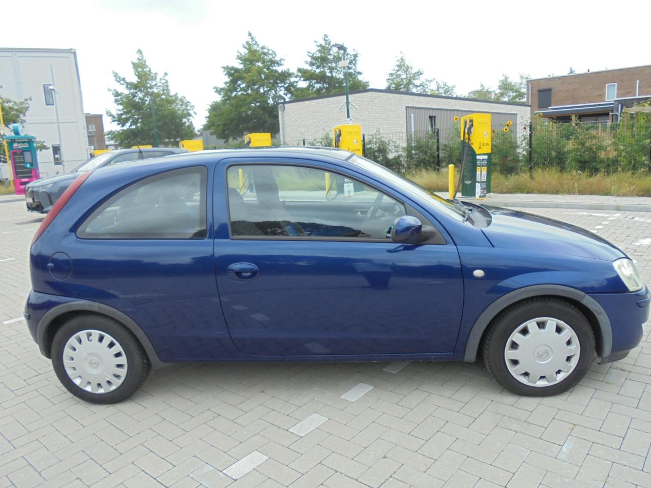 Opel Corsa 1.2I-16V in de Enjoy uitvoering met 186.881 km en N.A.P en Apk