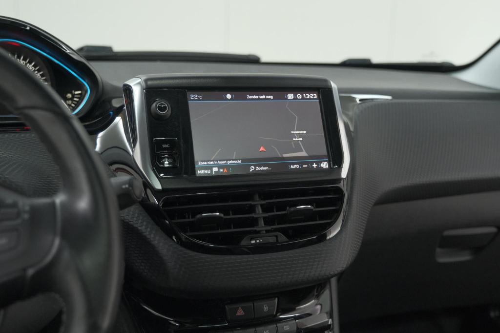 Peugeot 2008 1.2 puretech blue lease executive | all season banden | panora