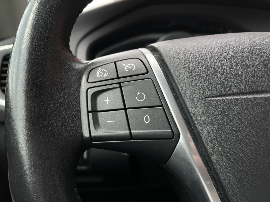 Volvo V40 2.0 t3 momentum | cruise | lmv 17'' | navi