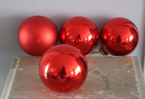 Set van 4 grote kerstbalen rood