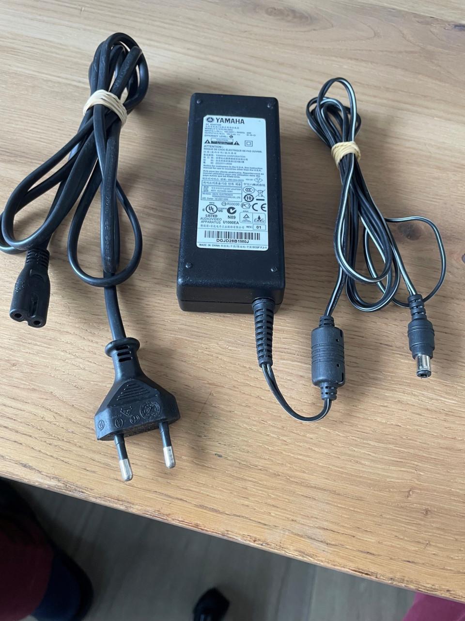 Yamaha adapter PA-300C