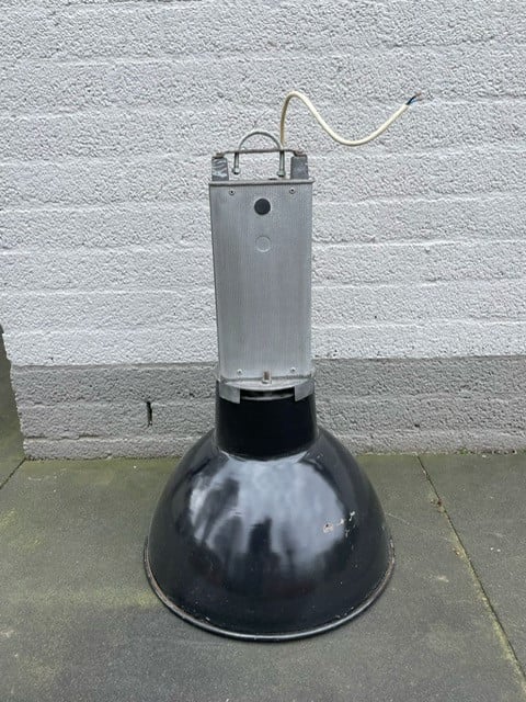 Oude industriële hanglamp uit de jaren ‘60. Merk “Mazda”.
