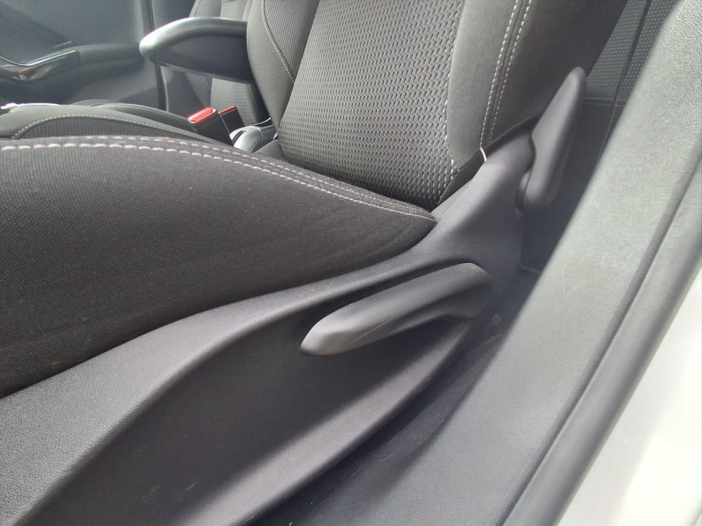 Peugeot 208 allure 1.2-110pk 5d (vol)automaat(eat6) navigatie | apple carpl