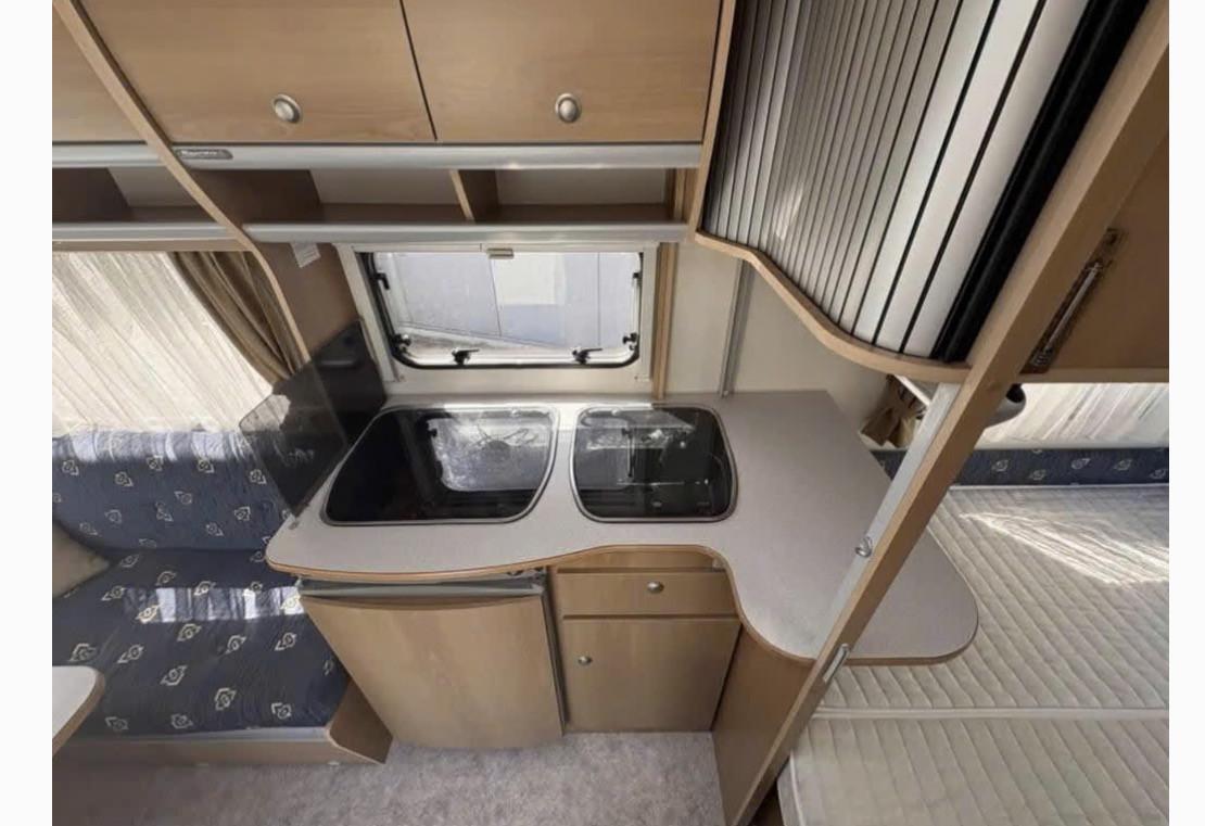 Kip caravan met mover en vloerverwarming