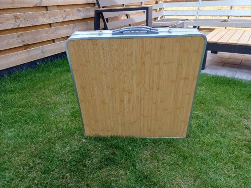 Campeertafel met 4 krukjes